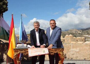 Los ayuntamientos de Estepona y Almuñecar sellan el hermanamiento de ambas ciudades