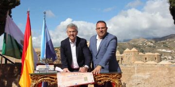 Los ayuntamientos de Estepona y Almuñecar sellan el hermanamiento de ambas ciudades