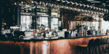 El Supremo fija que una caída de camino al bar para merendar en horario de trabajo es un accidente laboral