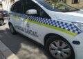 Un policía local fuera de servicio apaga un incendio en una vivienda y evacúa a una mujer de 80 años