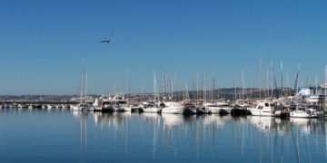 La Junta lanza un mensaje de tranquilidad a usuarios de amarres y titulares de negocios del puerto de Estepona