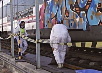 Renfe gasta en Andalucía más de 400.000 euros en la retirada de graffitis de los trenes