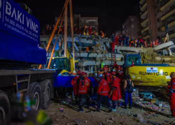 Al menos 300 muertos y 600 heridos en un terremoto con epicentro en Turquía