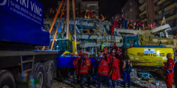 Al menos 300 muertos y 600 heridos en un terremoto con epicentro en Turquía