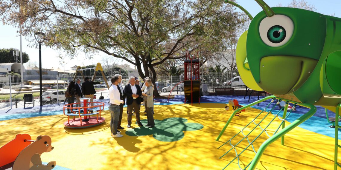 Finalizan las obras del parque infantil del bulevar Ashmawi en Marbella