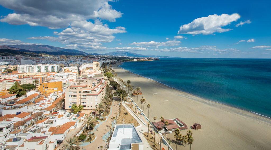 Estepona organiza una fiesta con un espectáculo de drones para inaugurar el Mirador del Carmen