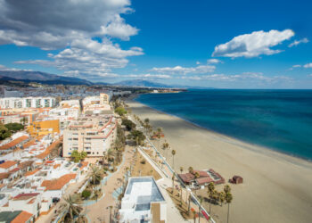 Estepona organiza una fiesta con un espectáculo de drones para inaugurar el Mirador del Carmen