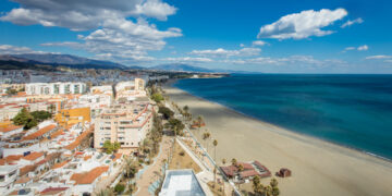 Estepona organiza una fiesta con un espectáculo de drones para inaugurar el Mirador del Carmen