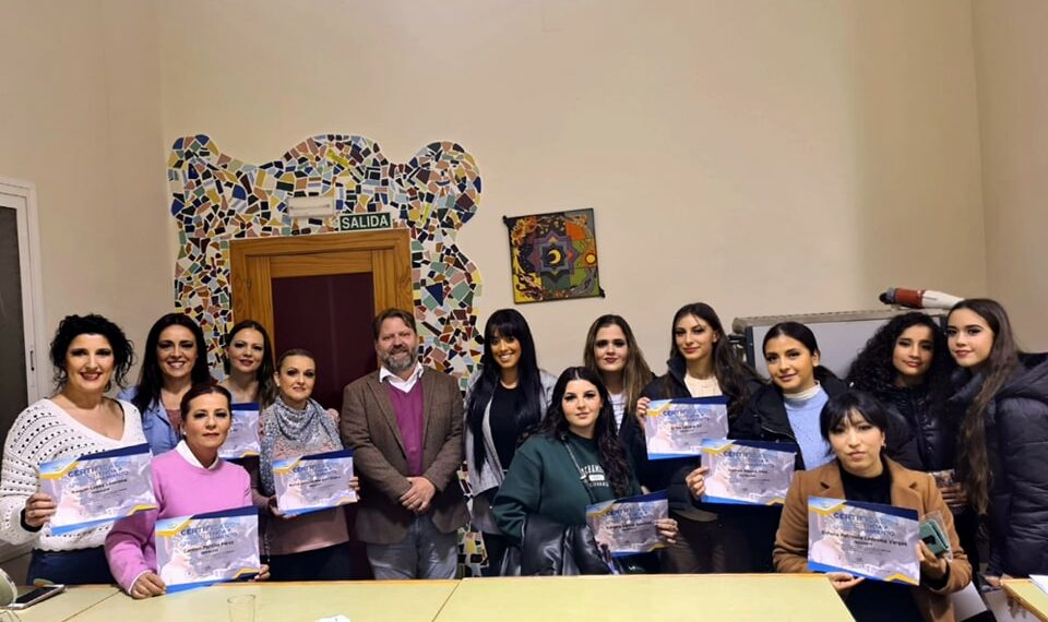 Realizado un nuevo curso de automaquillaje en Manilva