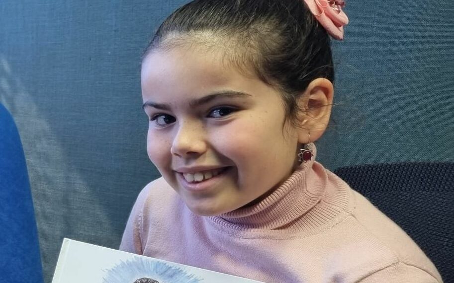 La casareña Adriana Navarro publica su primer cuento ‘No quiero aprender inglés’