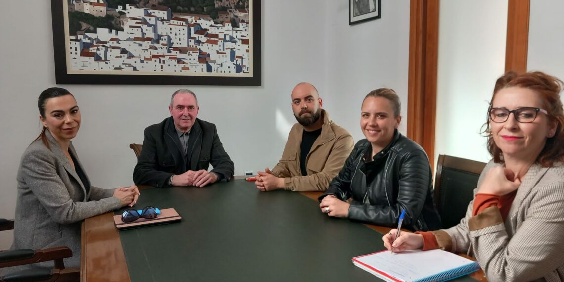 Casares recibe a la nueva delegada Territorial de Justicia, Administración Local y Función Pública, Teresa Pardo