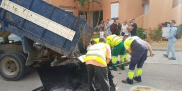 Trabajos de mejora del asfalto de Manilva Beach