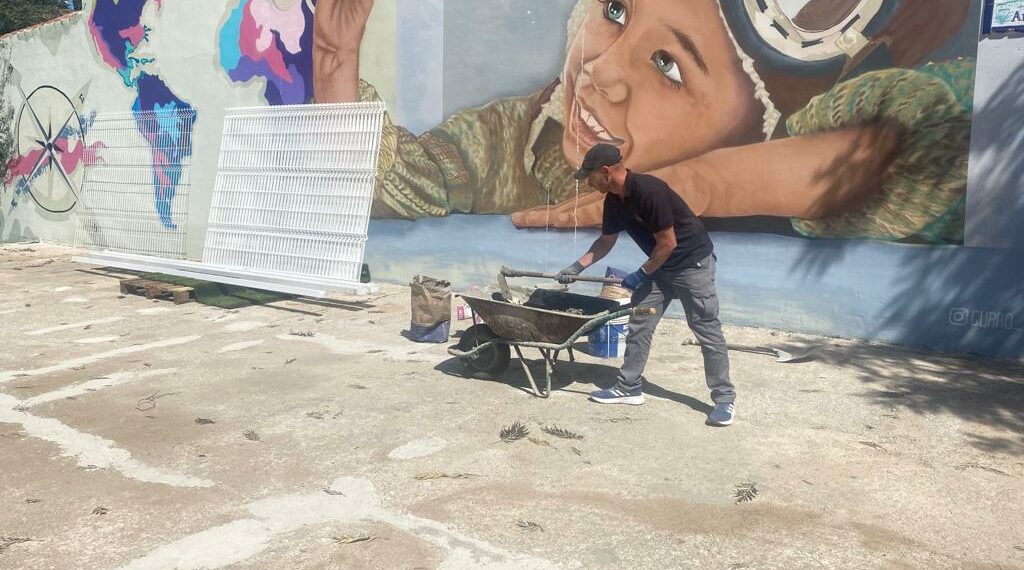 Comienza la puesta a punto del nuevo espacio de juegos de balones en la Plaza de Andalucía de Secadero