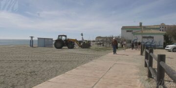 En Manilva trabajan en el acondicionamiento del litoral