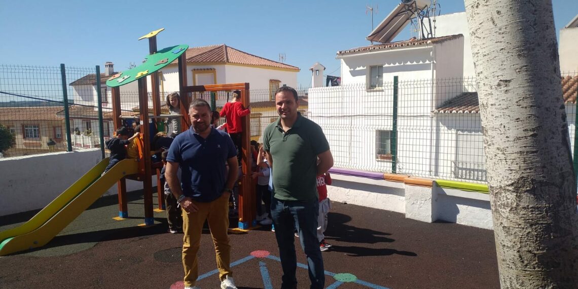 Nuevas atracciones para los patios infantiles de los colegios San Luis y Pablo Picasso