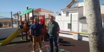 Nuevas atracciones para los patios infantiles de los colegios San Luis y Pablo Picasso