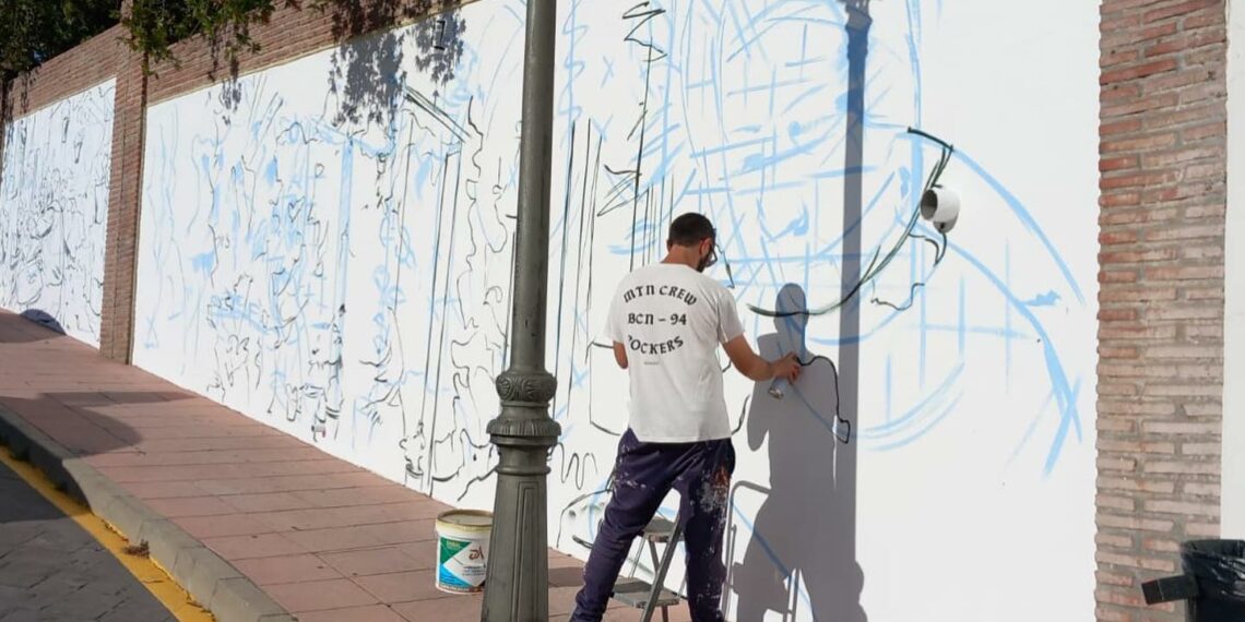Casares homenajea a los mayores y las tradiciones con un nuevo mural en el Peñón Rodao
