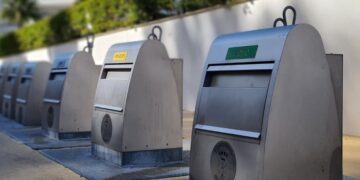 Nuevo soterramiento de islas ecológicas en Benahavís