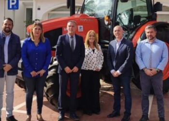 Nuevo tractor para la limpieza y mantenimiento de las playas de Manilva