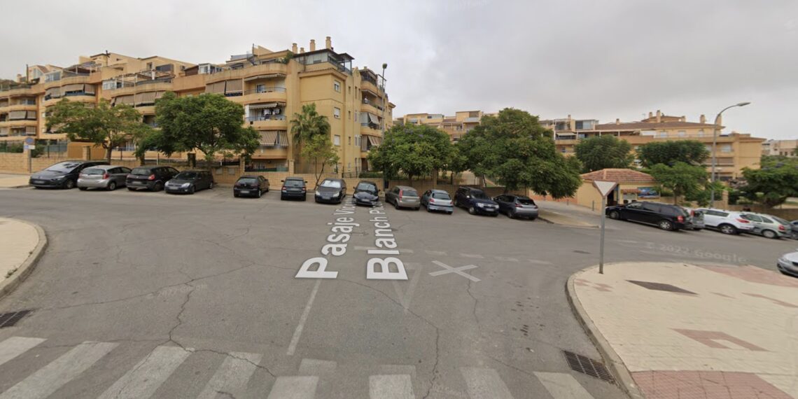 Detenido tras agredir a su expareja de 17 años, que se lanzó desde un balcón en Torremolinos