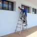 Comienzan los trabajos para mejorar la eficiencia energética de la Jefatura de Policía Local de Estepona