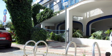 Estepona contará con más de un centenar de aparcabicicletas nuevos junto a centros educativos y áreas comerciales