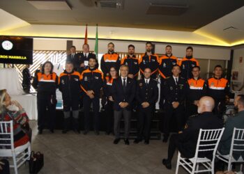 Marbella rinde homenaje a los bomberos y los colectivos que colaboran con ellos en el acto de entrega de medallas en honor al  Patrón del Cuerpo