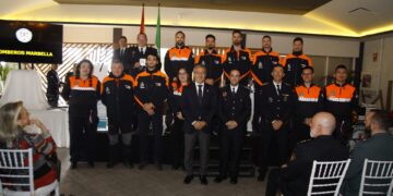 Marbella rinde homenaje a los bomberos y los colectivos que colaboran con ellos en el acto de entrega de medallas en honor al  Patrón del Cuerpo