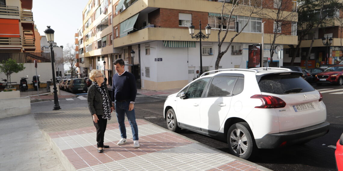Finalizan los trabajos de remodelación del acerado de la calle Rodrigo de Triana