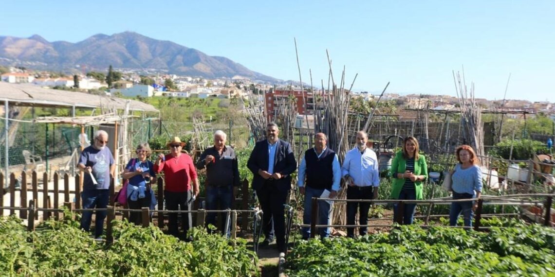 Mijas entrega cinco huertos urbanos a vecinos de la localidad