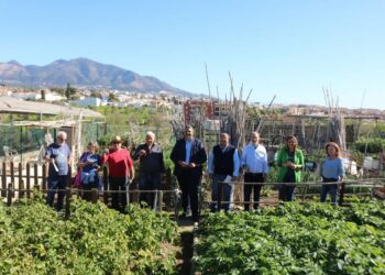 Mijas entrega cinco huertos urbanos a vecinos de la localidad