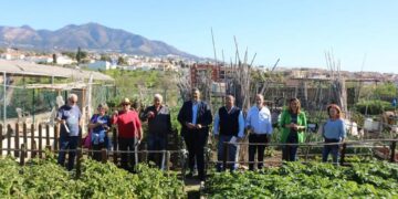 Mijas entrega cinco huertos urbanos a vecinos de la localidad