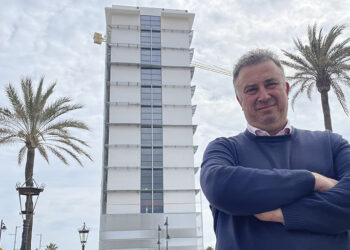 El candidato por VOX denuncia “el gasto desorbitado de Estepona”, 17 millones, en un edificio “que nadie ha pedido”