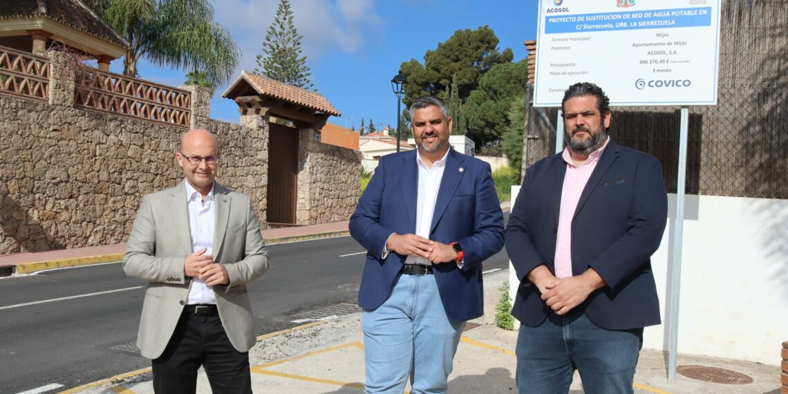 Renuevan 3.000 metros lineales de la red de abastecimiento de la urbanización La Sierrezuela de Mijas