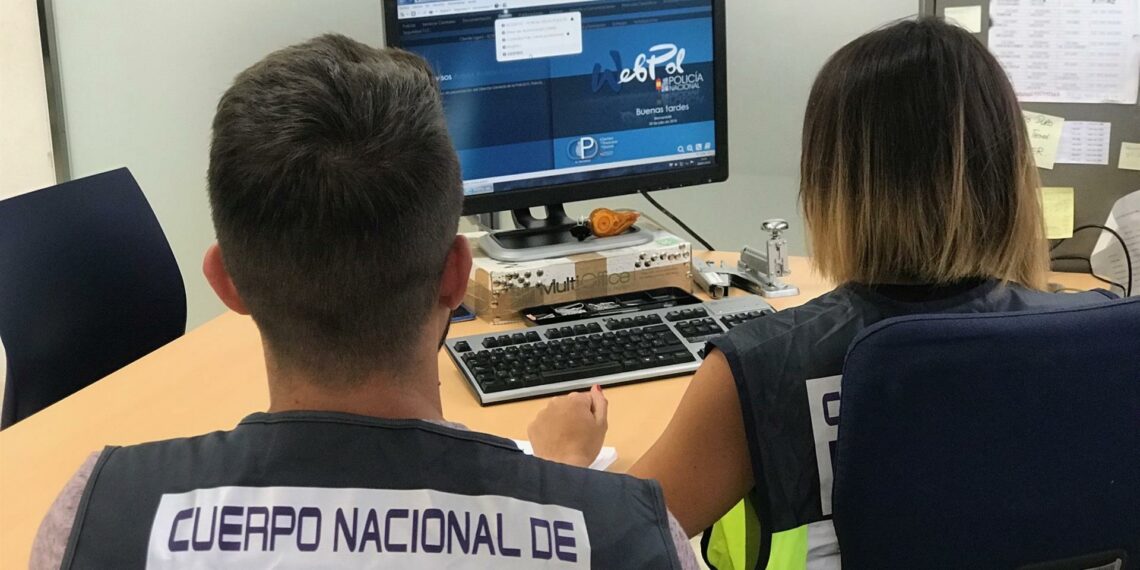 Detenida por amenaza de bomba en un centro comercial de Málaga a través de una red social