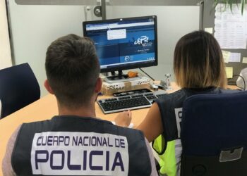 Detenida por amenaza de bomba en un centro comercial de Málaga a través de una red social