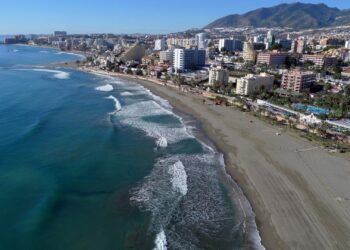 Aehcos rechaza la intervención de Costas en playas Benalmádena en la «antesala» de la temporada alta