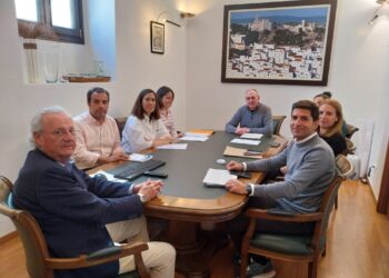 Renovado el convenio del Ayuntamiento de Casares con la empresa Votorantim Cimentos que explota la Cantera de la Utrera