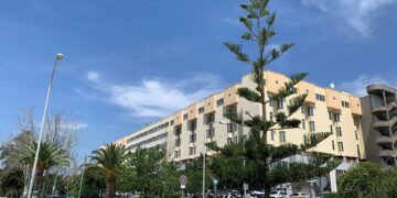 La joven que saltó de un balcón en Torremolinos para huir de su expareja evoluciona bien, pendiente de pruebas