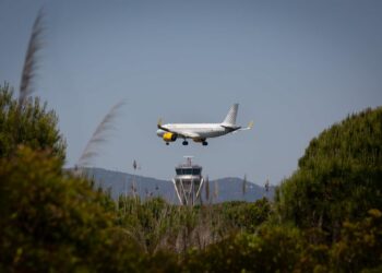 Congreso debate la privatización de torres de control de 7 aeropuertos, entre ellos Málaga