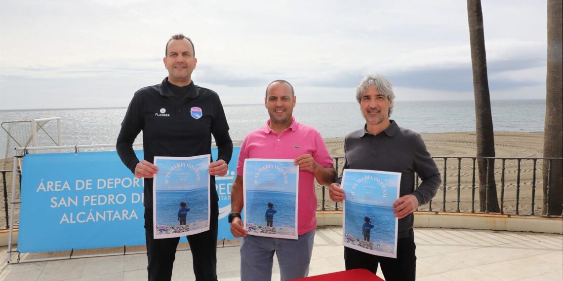 Marbella organiza una nueva edición de la Travesía a Nado Invernal