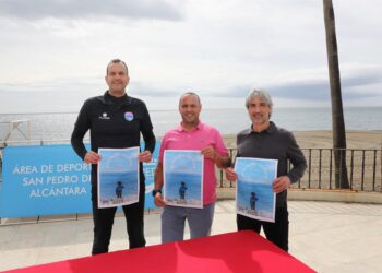 Marbella organiza una nueva edición de la Travesía a Nado Invernal