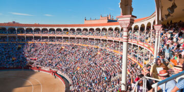 El Gobierno renueva el bono cultural joven de 400 euros que incluirá los toros y no se limitará por renta