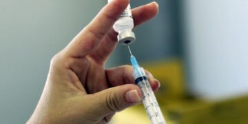 Andalucía vacuna desde el 1 de enero a los primeros 5.600 chicos de 12 años contra el papilomavirus