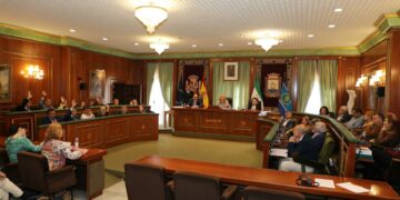 Marbella garantiza el servicio de conserjería y mantenimiento que realiza Clece en las instalaciones deportivas