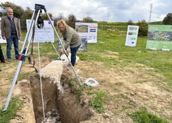 Ana Mula coloca la primera piedra del Parque de La Loma, el gran pulmón verde de Fuengirola