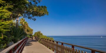 El Ayuntamiento de Estepona licita el suministro de iluminación sostenible en el corredor litoral