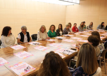 En Marbella se ha mantenido una reunión de coordinación con asociaciones que participarán en la nueva edición de la Feria Social