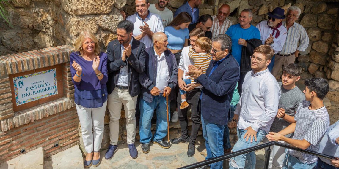 El Ayuntamiento reconoce la labor como embajadora de Marbella a la Pastoral del Barbero