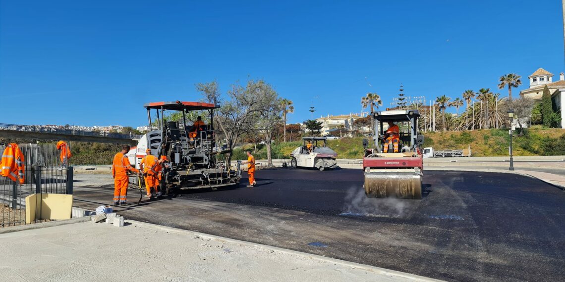 Alsfaltado de la zona de aparcamientos junto al yacimiento del Castillo